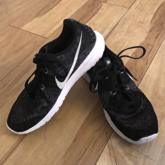 Nike Shoes - Women’s Nike athletic shoes